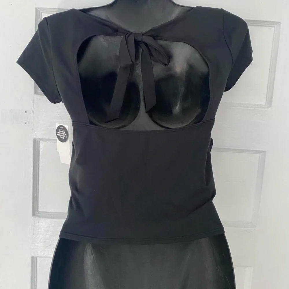 HOLLISTER BRAND NEW WITH TAGS THREE PIECE BUNDLE MEDIUM - Picture 5 of 10